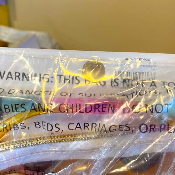 Wonder Nation Multi color heart shaped sunglasses w/ pouch set NIP - Picture 4 of 5